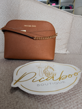 Bolsa crossbody Michael Kors camel con cadena dorada