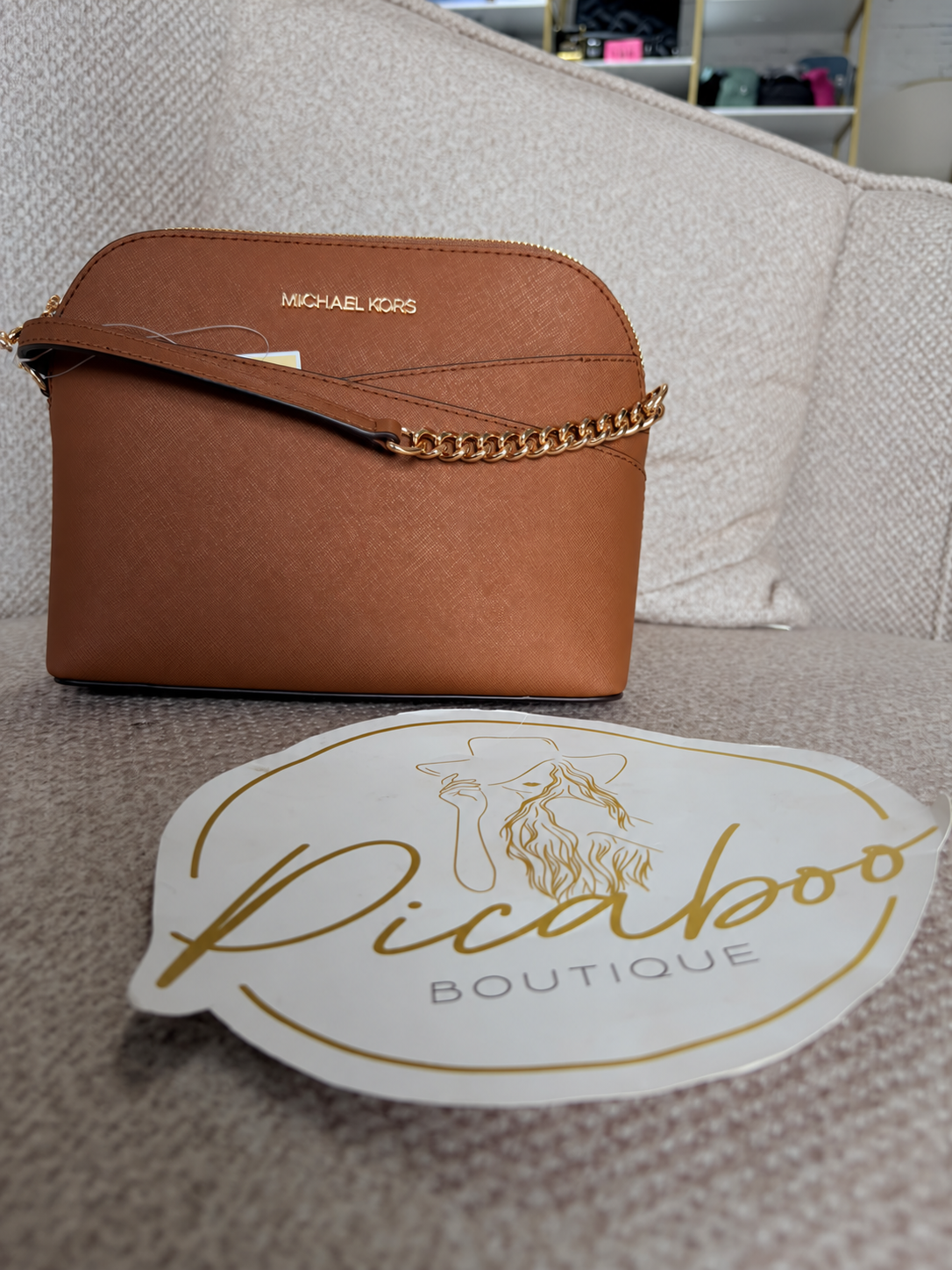 Bolsa crossbody Michael Kors camel con cadena dorada