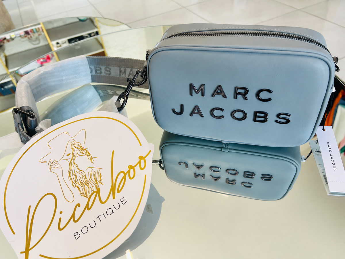 Bolsa Marc Jacobs azul claro con letras negras