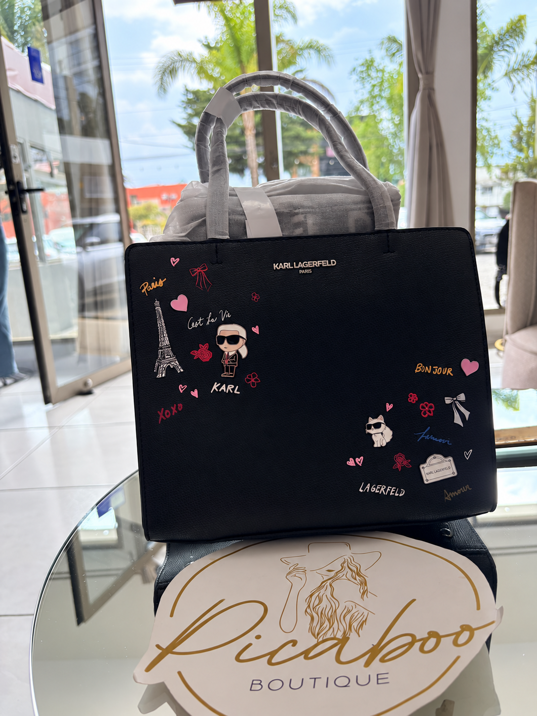 Bolsa tote Karl Lagerfeld negra con diseño de París