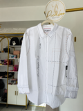Camisa Karl Lagerfeld blanca con diseño de patrones