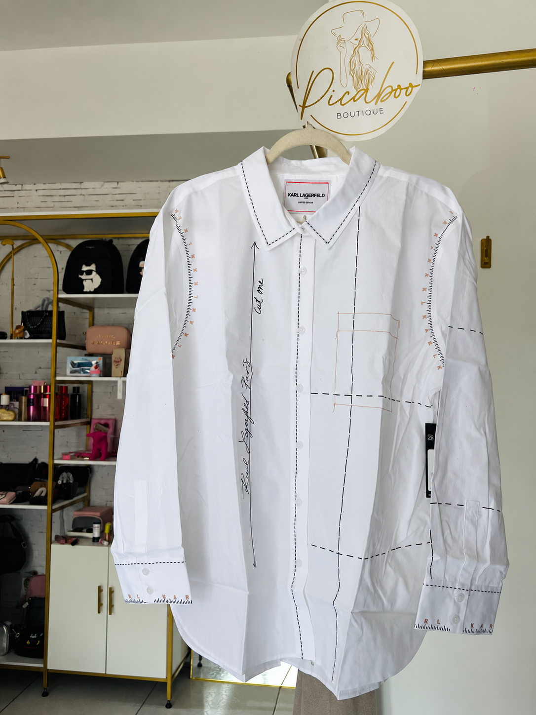 Camisa Karl Lagerfeld blanca con diseño de patrones