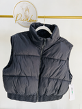 Chaleco negro acolchado con cuello alto