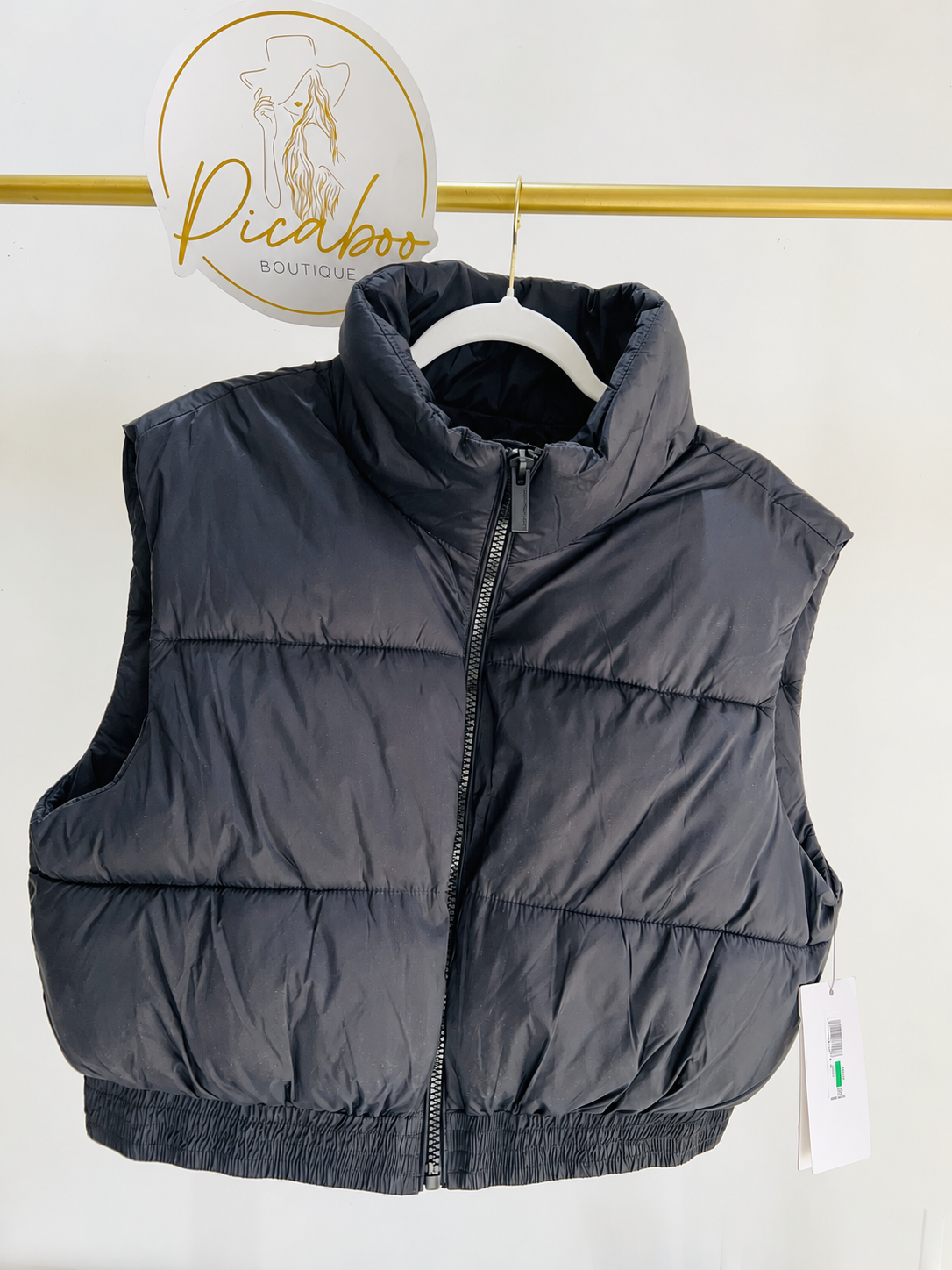 Chaleco negro acolchado con cuello alto