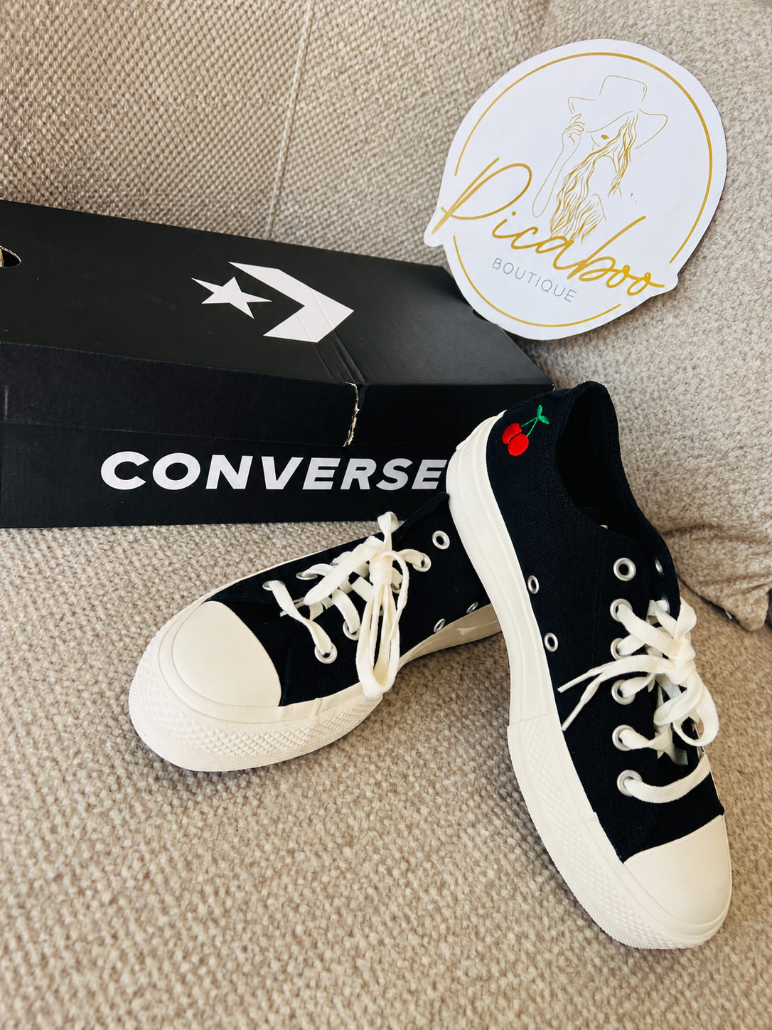Tenis Converse negros con cerezas 4.5MX