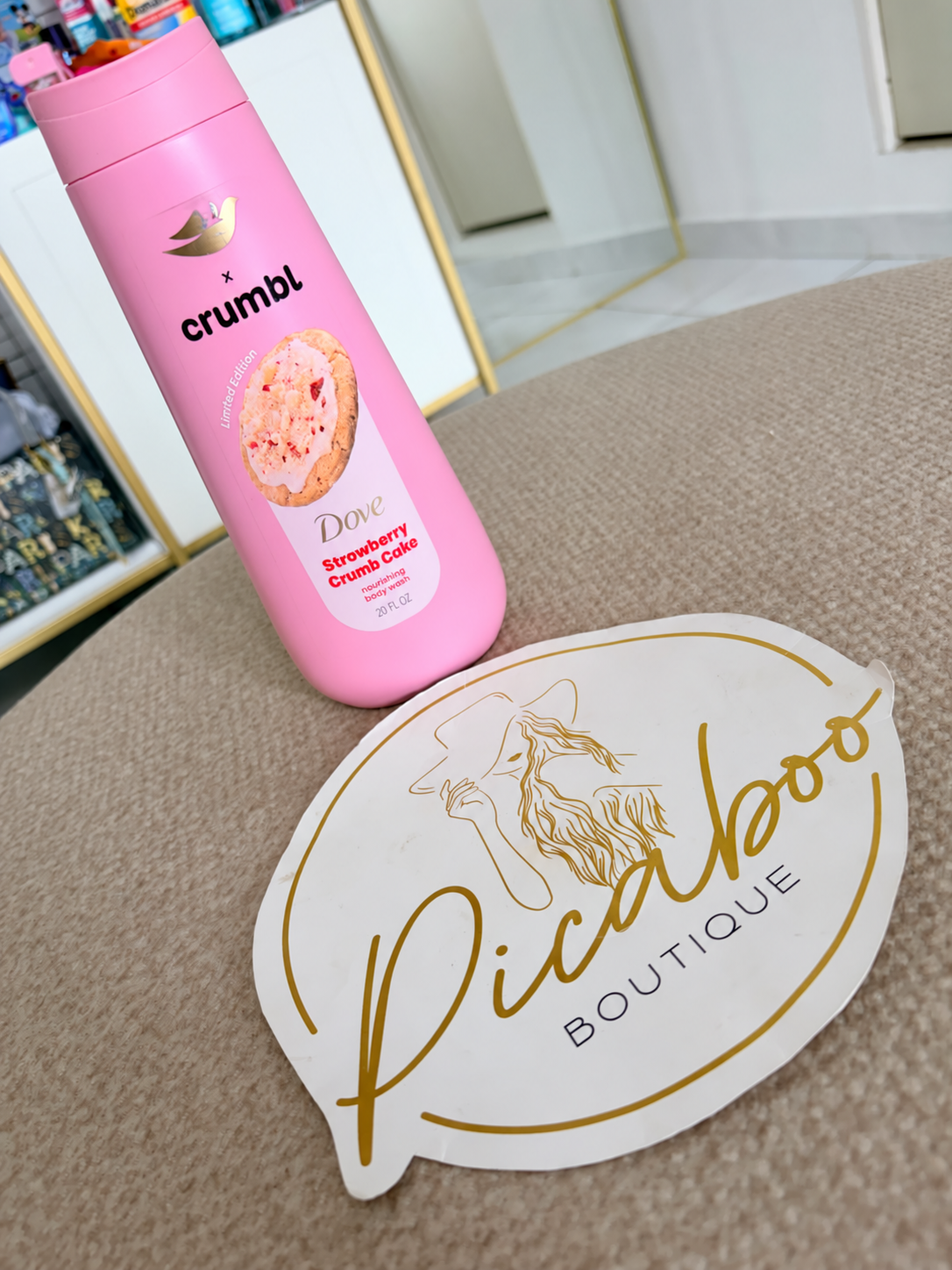 Dove x Crumbl Strawberry Crumb Cake — Jabón corporal 20 fl oz