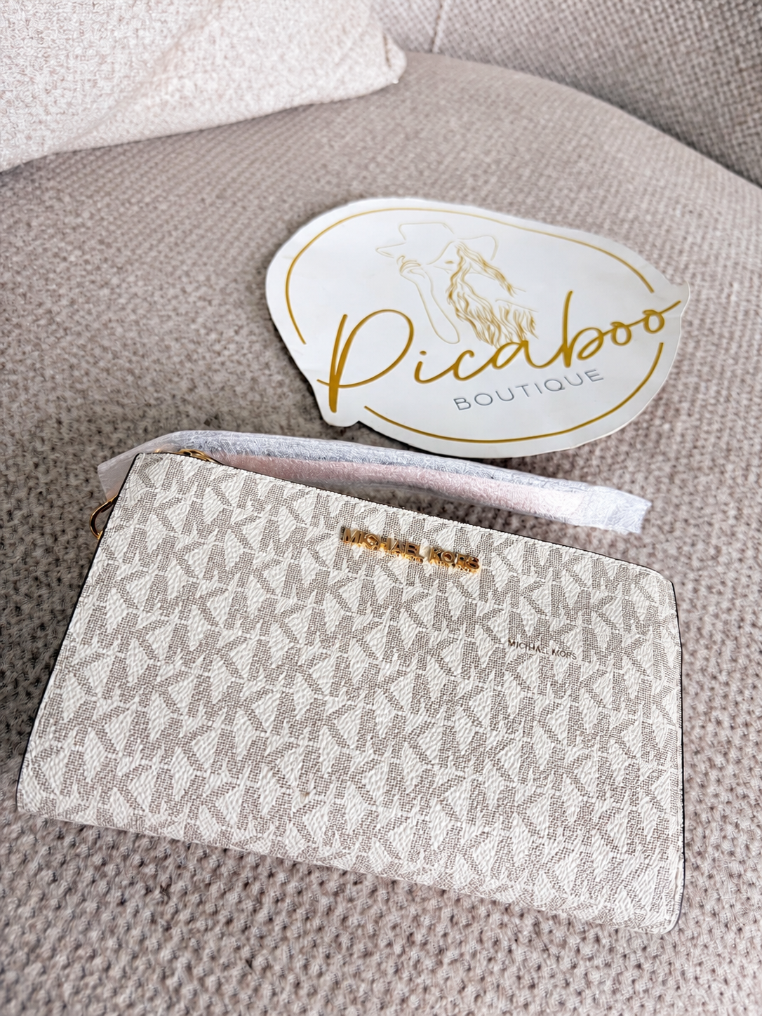 Muñequera Michael Kors monograma rosa