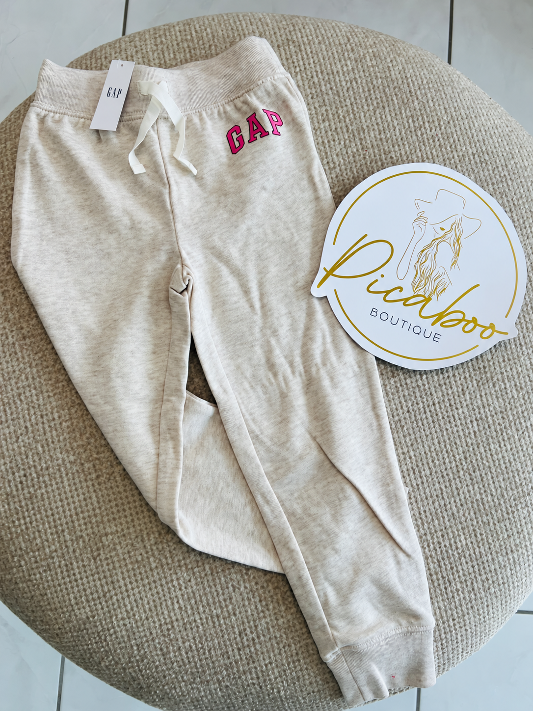 Pants GAP jaspeado con letras rosas para niña