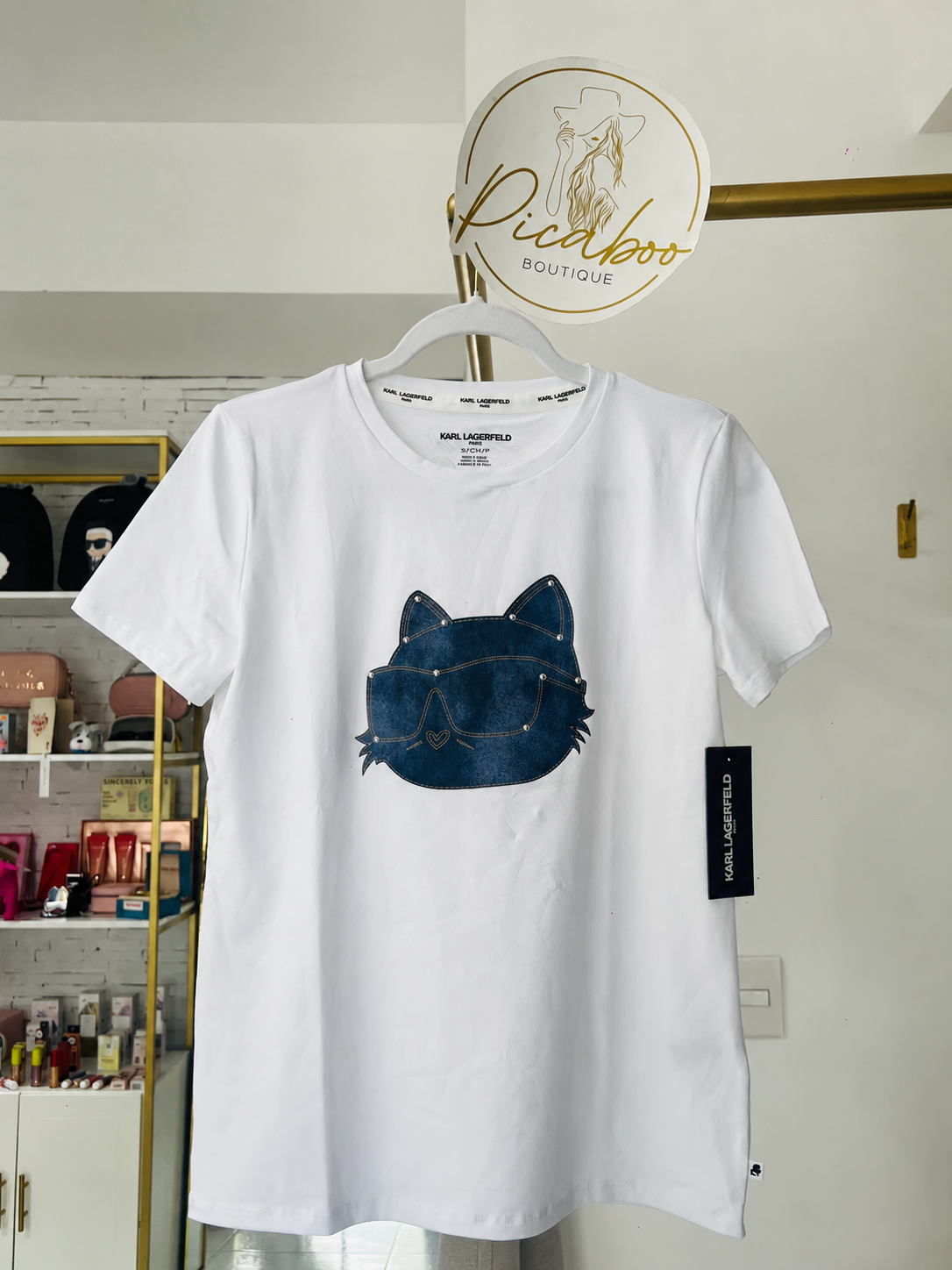 Playera Karl Lagerfeld blanca con Choupette en mezclilla azul