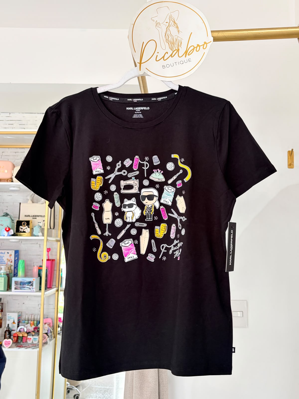 Playera Karl Lagerfeld negra con motivos de costura