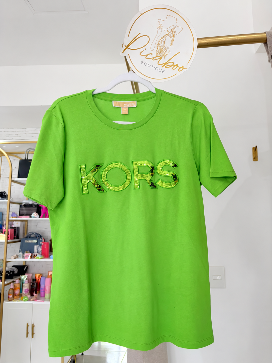 Playera Michael Kors verde con logotipo KORS de lentejuelas