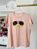 Playera Michael Kors rosa con lentes de sol