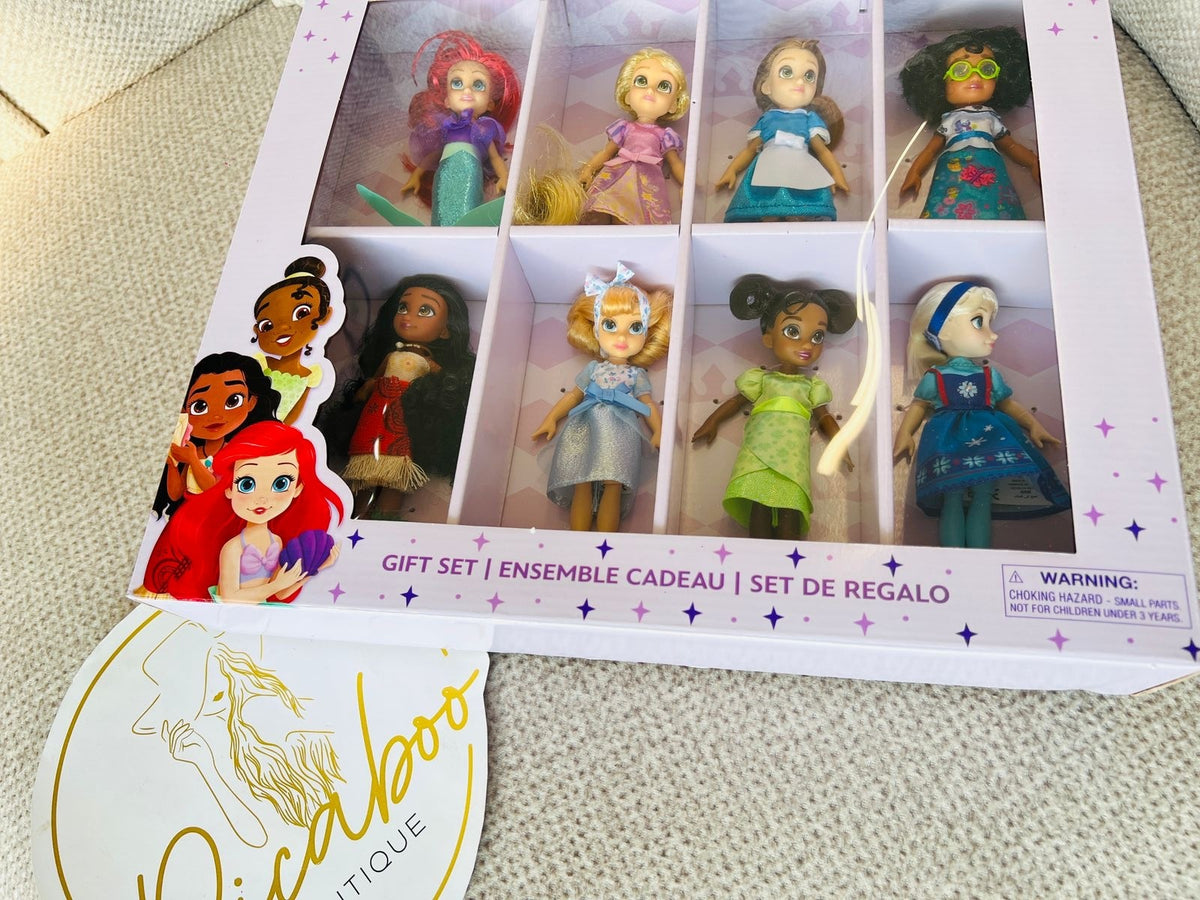 Set de ocho muñecas Disney en caja