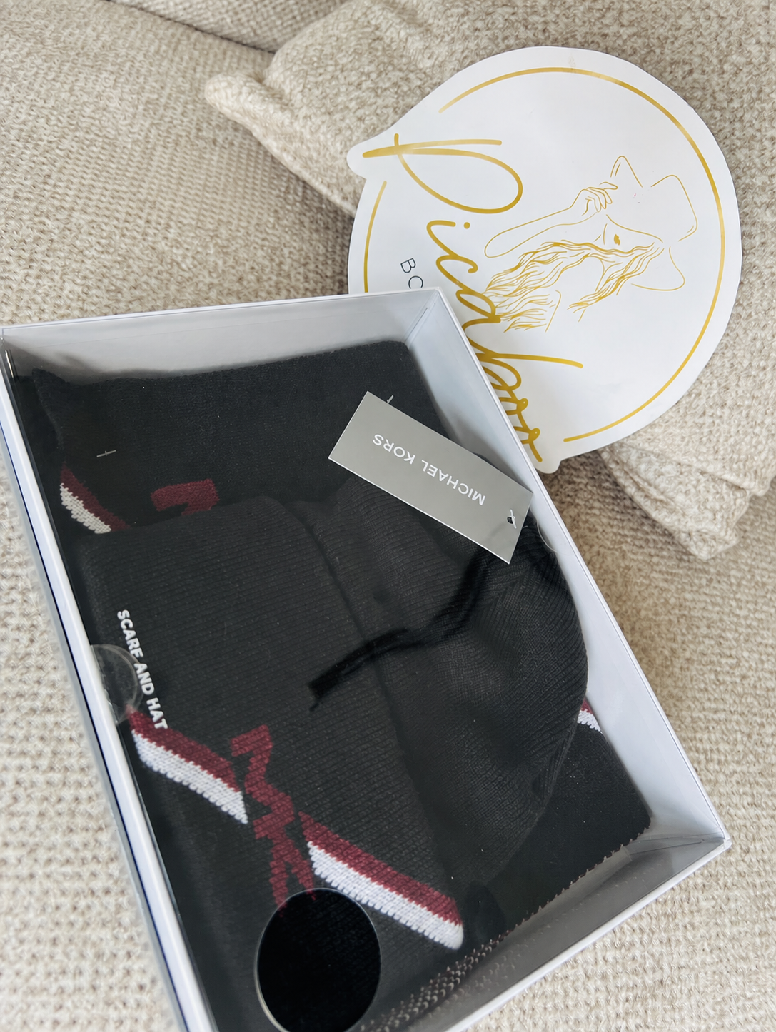 Set Michael Kors negro de gorro y bufanda