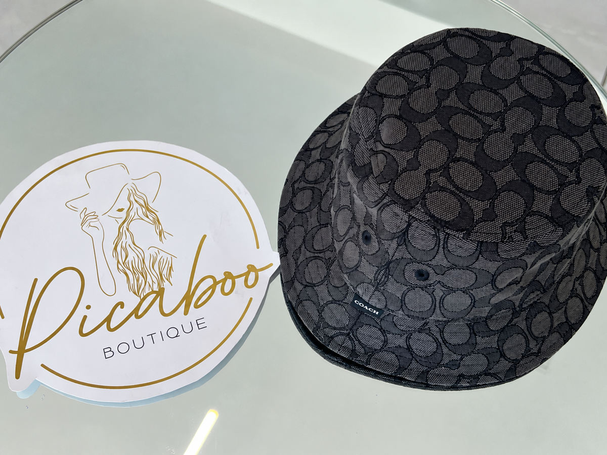 Sombrero tipo bucket Coach negro con monograma