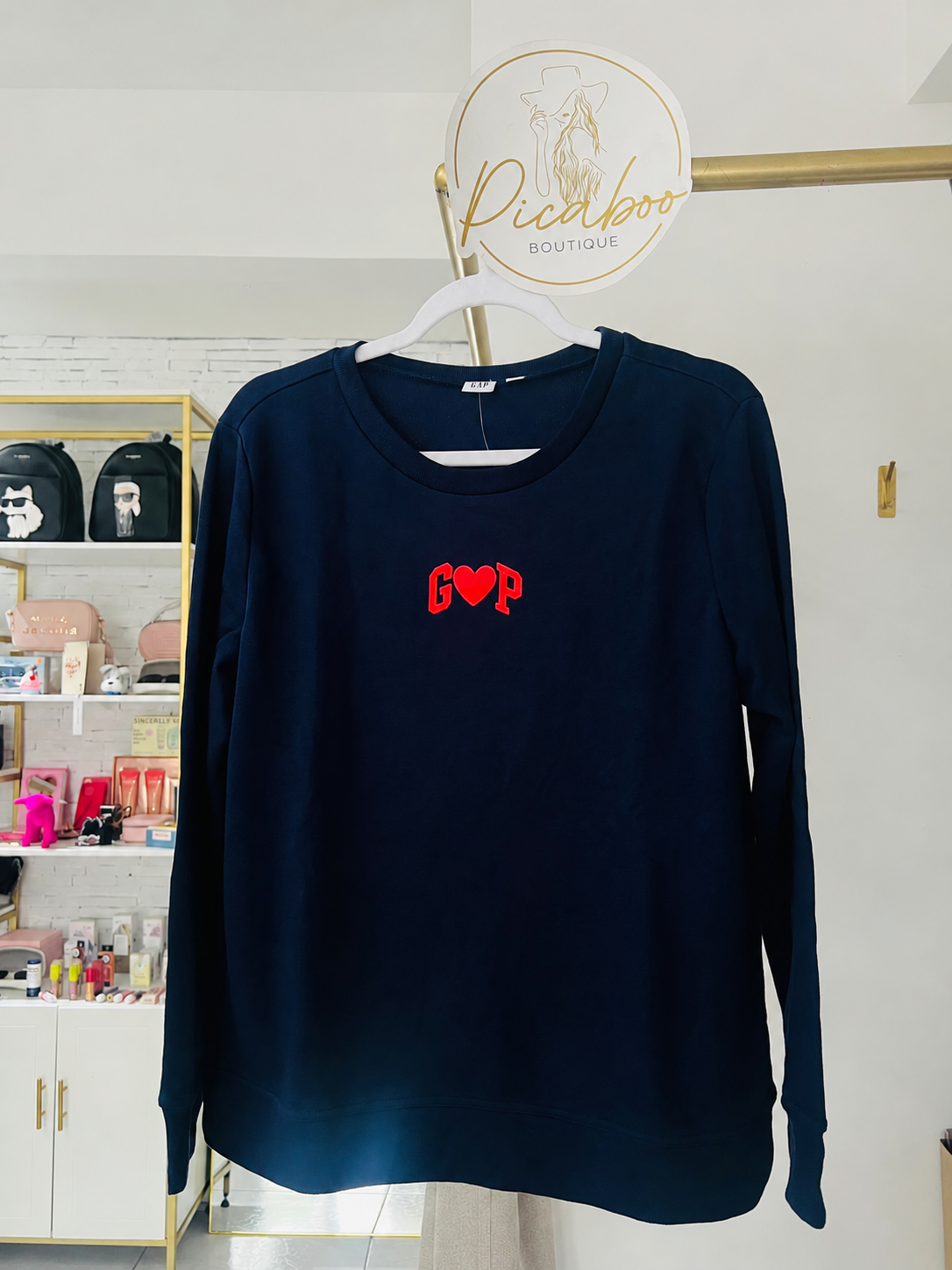 Sudadera GAP azul marino con corazón rojo