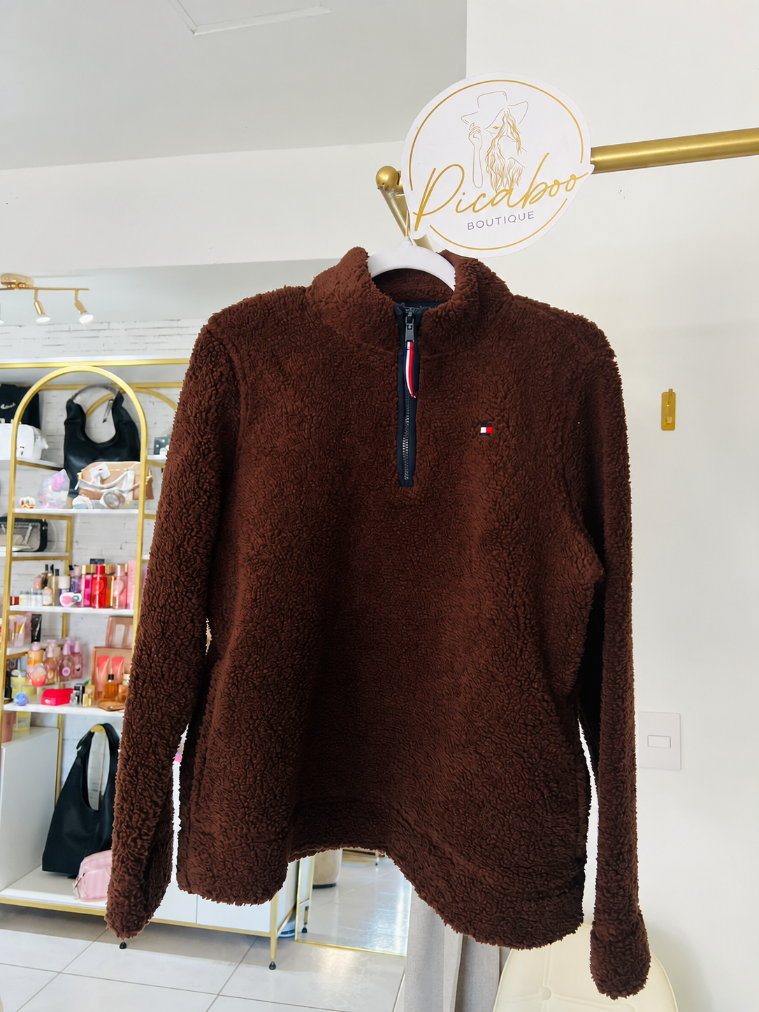 Sudadera Tommy Hilfiger café sherpa con medio cierre