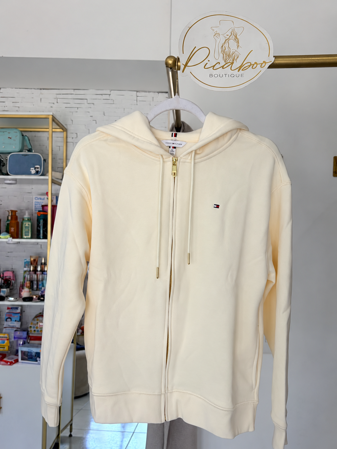 Sudadera Tommy Hilfiger color crema con cierre para dama