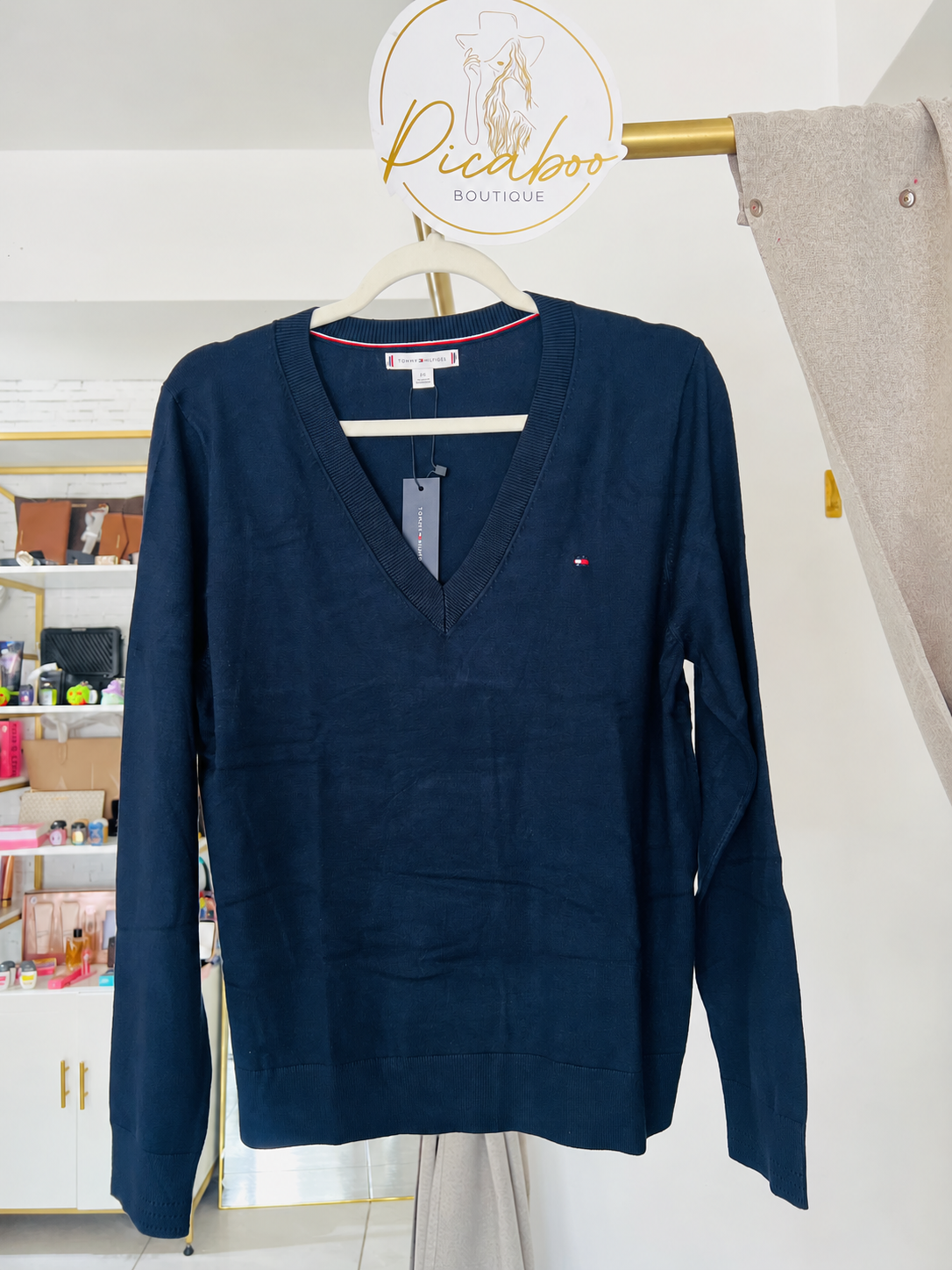 Suéter Tommy Hilfiger azul marino con cuello en V