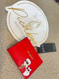 Tarjetero Karl Lagerfeld rojo con apliques de Karl y Choupette