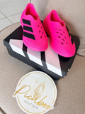 Tenis de fútbol Adidas unisex color rosa con detalles negros, talla 3 MX