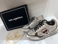 Tenis Karl Lagerfeld plateados con figura Karl – 5MX