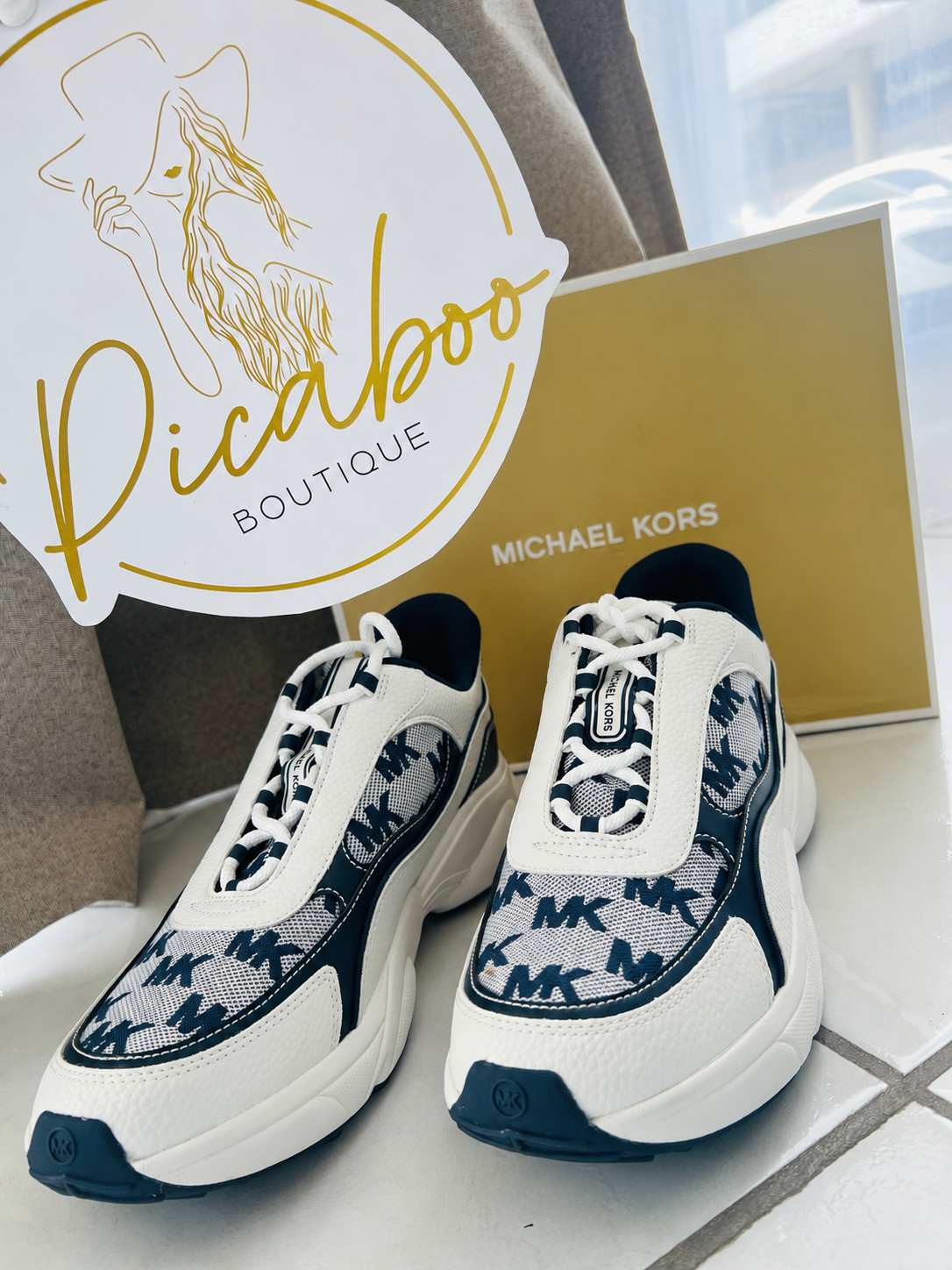 Tenis Michael Kors blancos y azul marino – 7MX