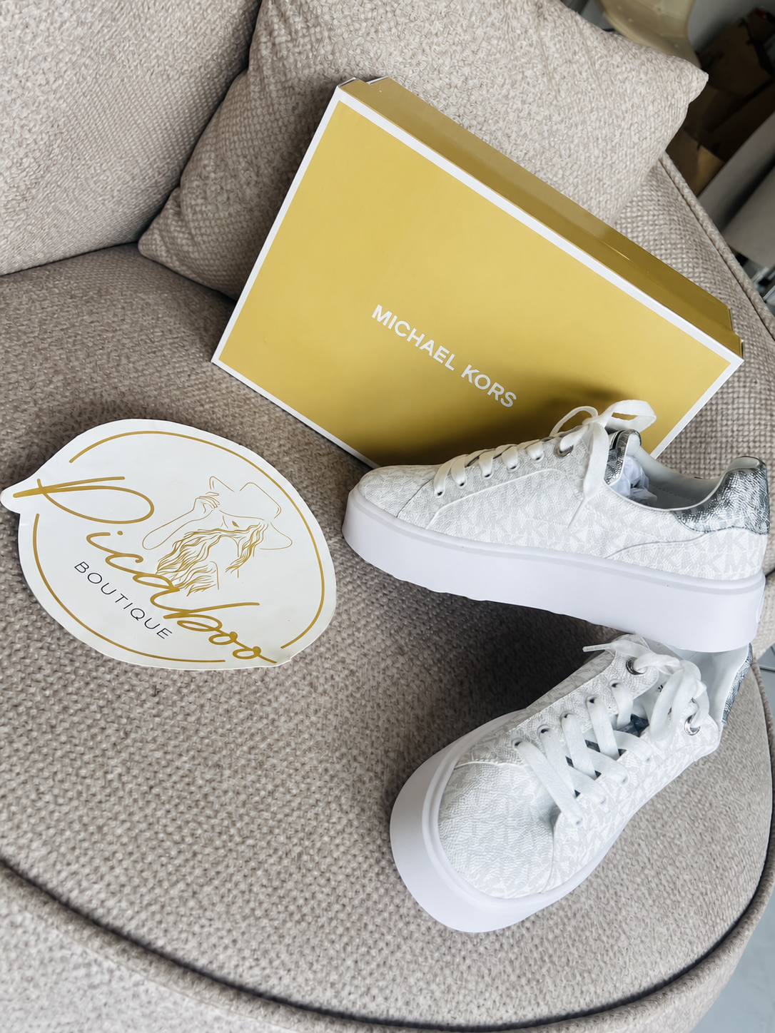 Tenis Michael Kors blancos con plataforma – 6MX